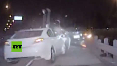 Policía sobrevive milagrosamente a un tremendo choque