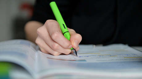 Así castigan a empleado público de Bolivia por escribir "viceprecidencia" 