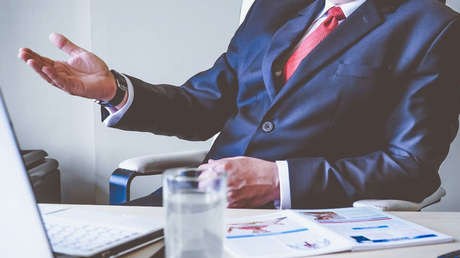 Los congresistas mexicanos que ganan miles de dólares al mes pero no fueron a la universidad