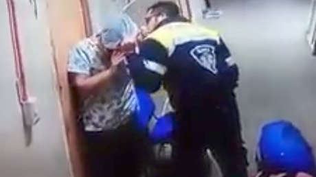 FUERTES IMÁGENES: Paramédico golpea brutalmente a su pareja embarazada en Chile