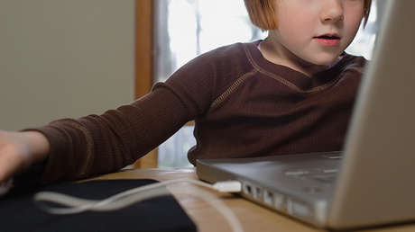 Ver pornografía en la infancia afecta la conducta de los hombres