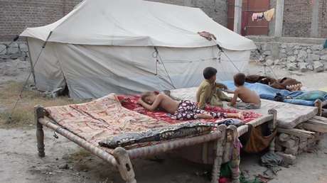 Violencia desde todos los frentes: Desplazados afganos buscan refugio en su país (VIDEO)
