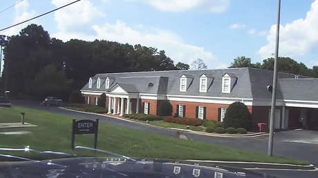 VIDEO: Mata a una mujer y usa su cuerpo como escudo para protegerse de los disparos de la Policía