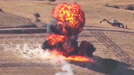 Misil casero iraní destruye un blanco cubierto con una bandera de EE.UU. (VIDEO)