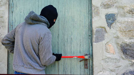 VIDEO: Una familia se va de vacaciones y observa en vivo cómo roban en su casa