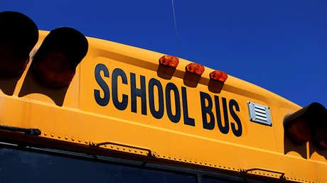 Muere un niño olvidado durante 12 horas en un transporte escolar de Estados Unidos