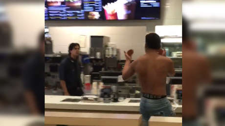 No eres tú mismo cuando tienes hambre: Golpea a un empleado de McDonald's por papas fritas (VIDEO)