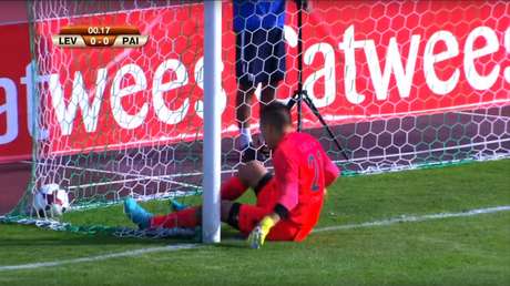 Equipo de fútbol marca un gol a los 14 segundos sin tocar el balón