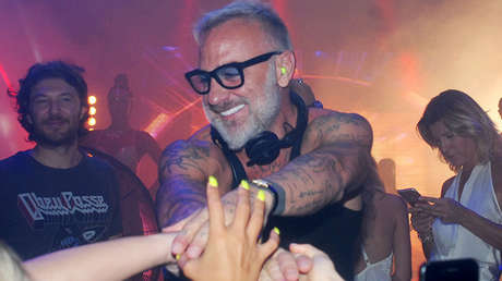 Embargan bienes al millionario italiano Gianluca Vacchi, que ha vuelto loco a Instagram