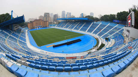 Un equipo de futbol chino acaba con su mala suerte al pintar su estadio de oro