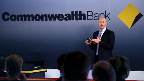 Se retira el jefe del mayor banco de Australia por auspiciar 53.000 casos de lavado de dinero