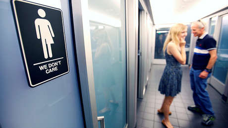 Los aseos separados para hombres, mujeres y gays de un hotel indignan en Italia