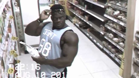 Lo que pasa cuando un culturista ve una cámara de seguridad