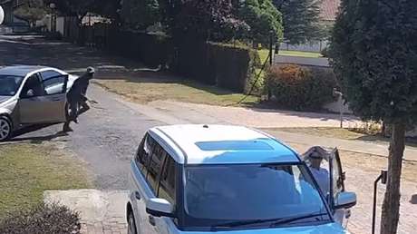 Evita que le roben el auto gracias a su rápida reacción