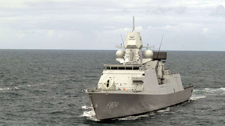 Una fragata neerlandesa acompaña a dos 'agujeros negros' rusos armados con misiles Kalibr