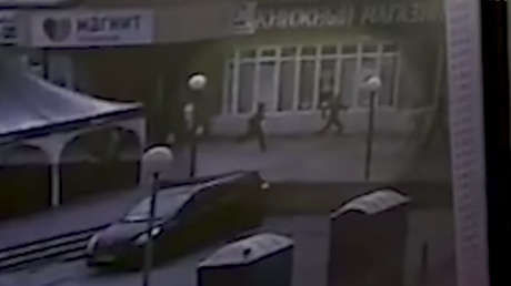 Video: Momento del ataque de un hombre armado con cuchillo contra transeúntes en Rusia