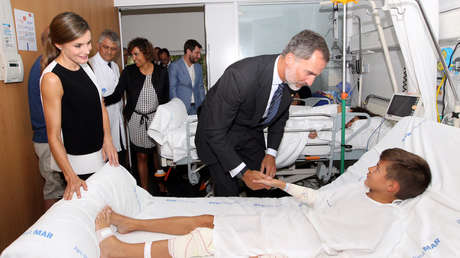 "No tenim por": Felipe VI y la reina Letizia visitan a los heridos del atentado en Barcelona (VIDEO)