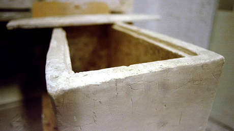 Un ataúd resiste 800 años... hasta la visita de una familia británica