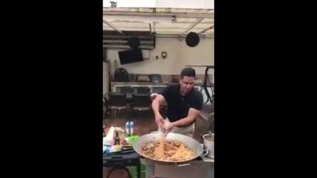 Intenta hacer una paella y crea el plato más asqueroso de la historia