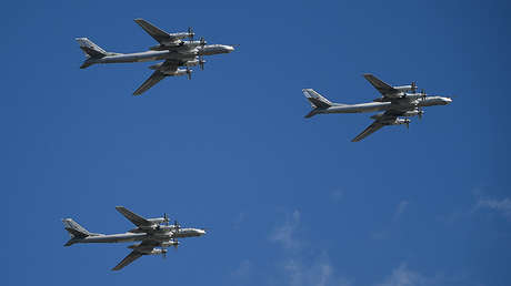 Bombarderos rusos sobrevuelan el océano Pacífico en la zona del mar del Japón