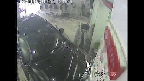 ¿Lo confundió con un McAuto? Conductor entra en un banco sin bajarse del carro