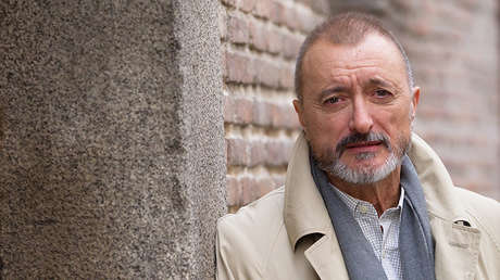 "¿Cómo voy a escribir esa estupidez?": Pérez-Reverte niega un falso texto difundido por WhatsApp