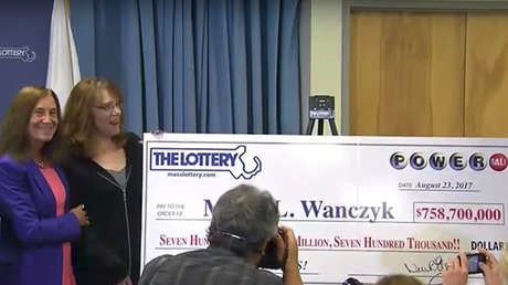 Gana 758 millones de dólares en la lotería y de inmediato deja su trabajo