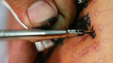 FOTO: Un futbolista argentino se hace un tatuaje con error gramatical incluido