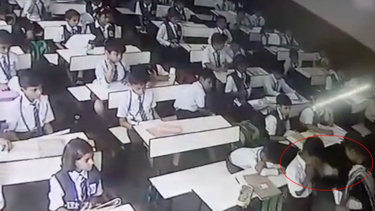 ¿La letra con sangre entra? Maestra cachetea 40 veces a un alumno por no decir 'presente' (VIDEO)