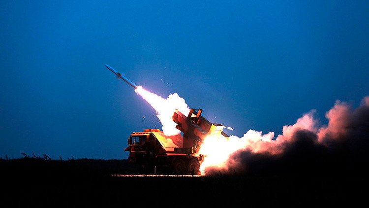 China efectúa maniobras con fuego real para prevenir un "ataque sorpresa"