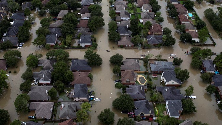 Líder religioso acusa a la comunidad gay de haber "generado" el huracán Harvey