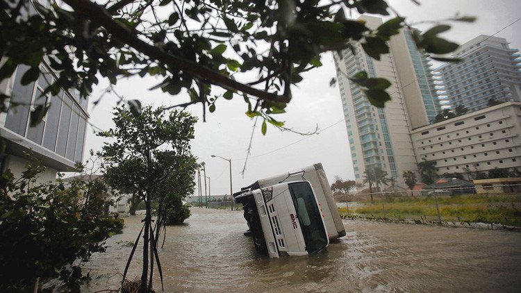 Florida, bajo la furia del huracán Irma