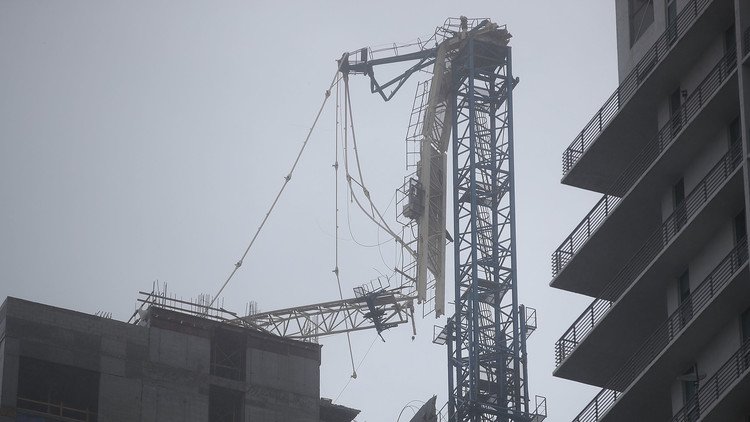 Videos y foto: Grúas de construcción se convierten en una amenaza en Miami con el paso de Irma