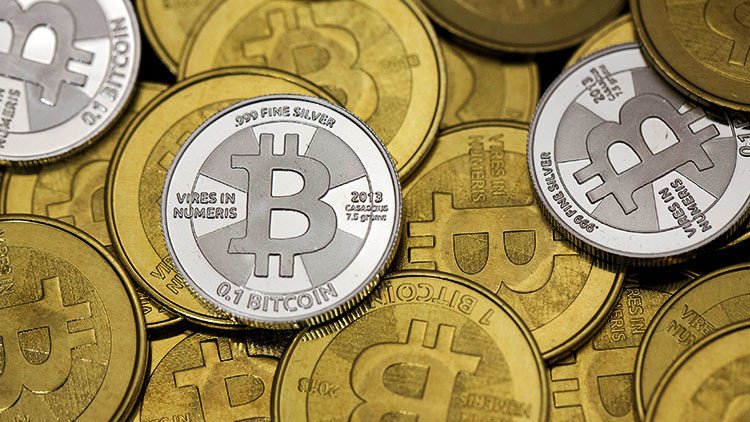 Casi 2.000 dólares en dos semanas: ¿comó China provocó el desplome del bitcóin?