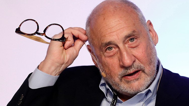 Assange suma voces con Stiglitz: una Cataluña independiente sería viable incluso sin el euro