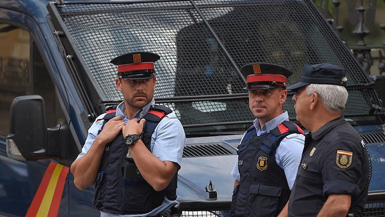 Referéndum Cataluña: Los Mossos comienzan a identificar a los responsables de los puntos de votación