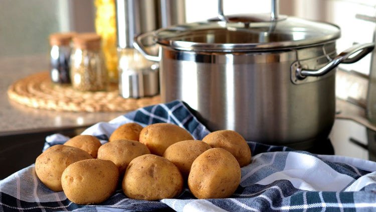 Esto es lo que le pasa a nuestro cuerpo si solo comemos papas 