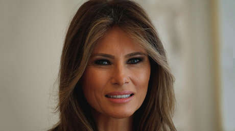 Melania Trump vuelve a ponerse tacones de aguja para visitar Texas (FOTO)