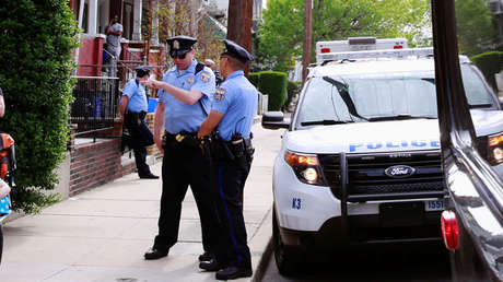 Un coche embiste contra una fiesta callejera en Filadelfia
