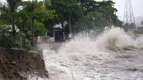 "¡Beato, corre!": El huracán Irma casi se cobra la vida de un camarógrafo (VIDEO)
