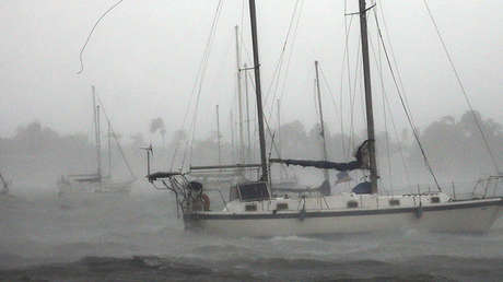 VIDEO: Un marinero transmite en vivo desde su barco la llegada del huracán Irma 