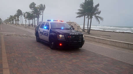 VIDEO: Saquean una tienda de zapatos en Florida pese a los vientos huracanados