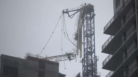 Videos y foto: Grúas de construcción se convierten en una amenaza en Miami con el paso de Irma