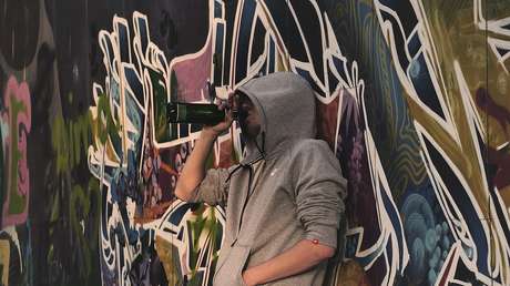 'Aguas locas' y 'gomichelas': dos cocteles de peligro cada vez más populares entre los jóvenes