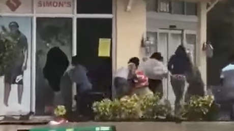VIDEO: Habitantes de Florida saquean una tienda durante el paso del huracán Irma