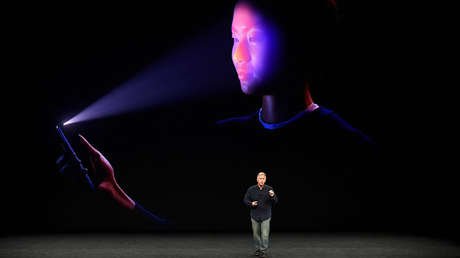 Incómodo momento: El iPhone X no reconoce el rostro del presentador en pleno evento de Apple (VIDEO)