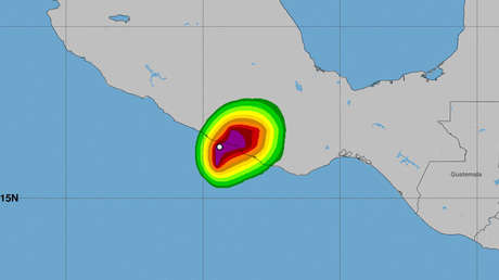 El huracán Max toca tierra por primera vez en las costas del Pacífico de México