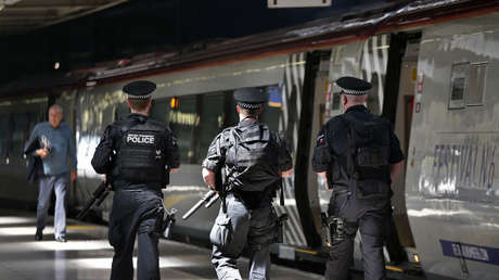 Video: Detienen a un hombre armado con un cuchillo en Birmingham