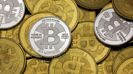 Casi 2.000 dólares en dos semanas: ¿comó China provocó el desplome del bitcóin?