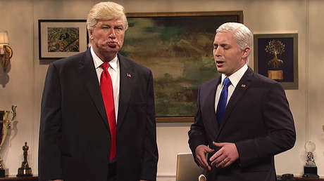 Video: Alec Baldwin 'trolea' a Trump tras recibir un premio Emmy por parodiarlo